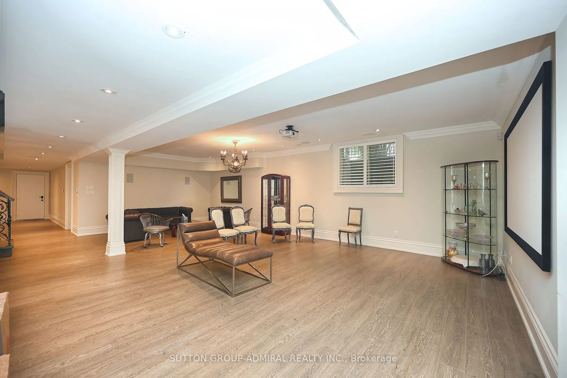 883 Parkland Avenue