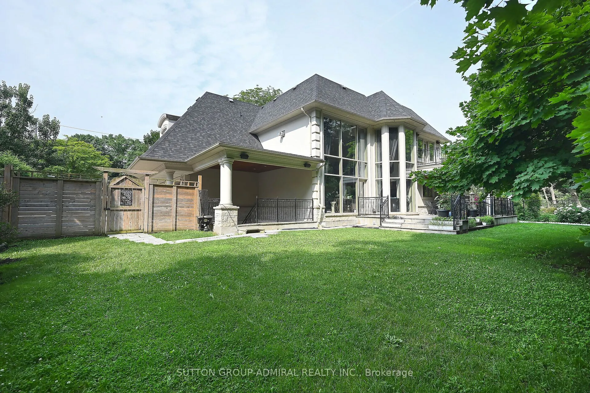 883 Parkland Avenue