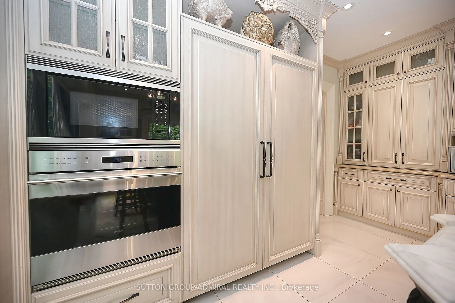 883 Parkland Avenue