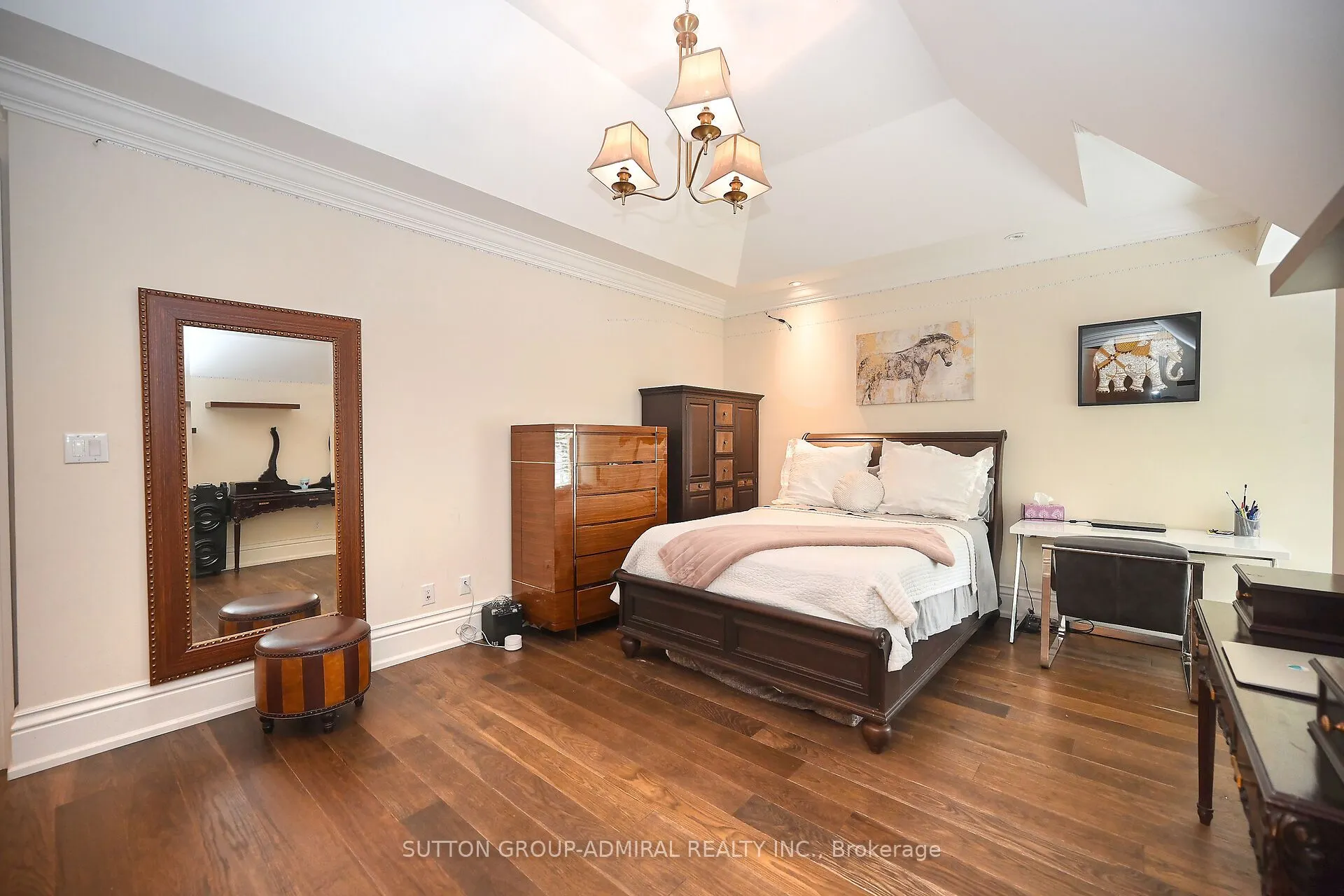 883 Parkland Avenue