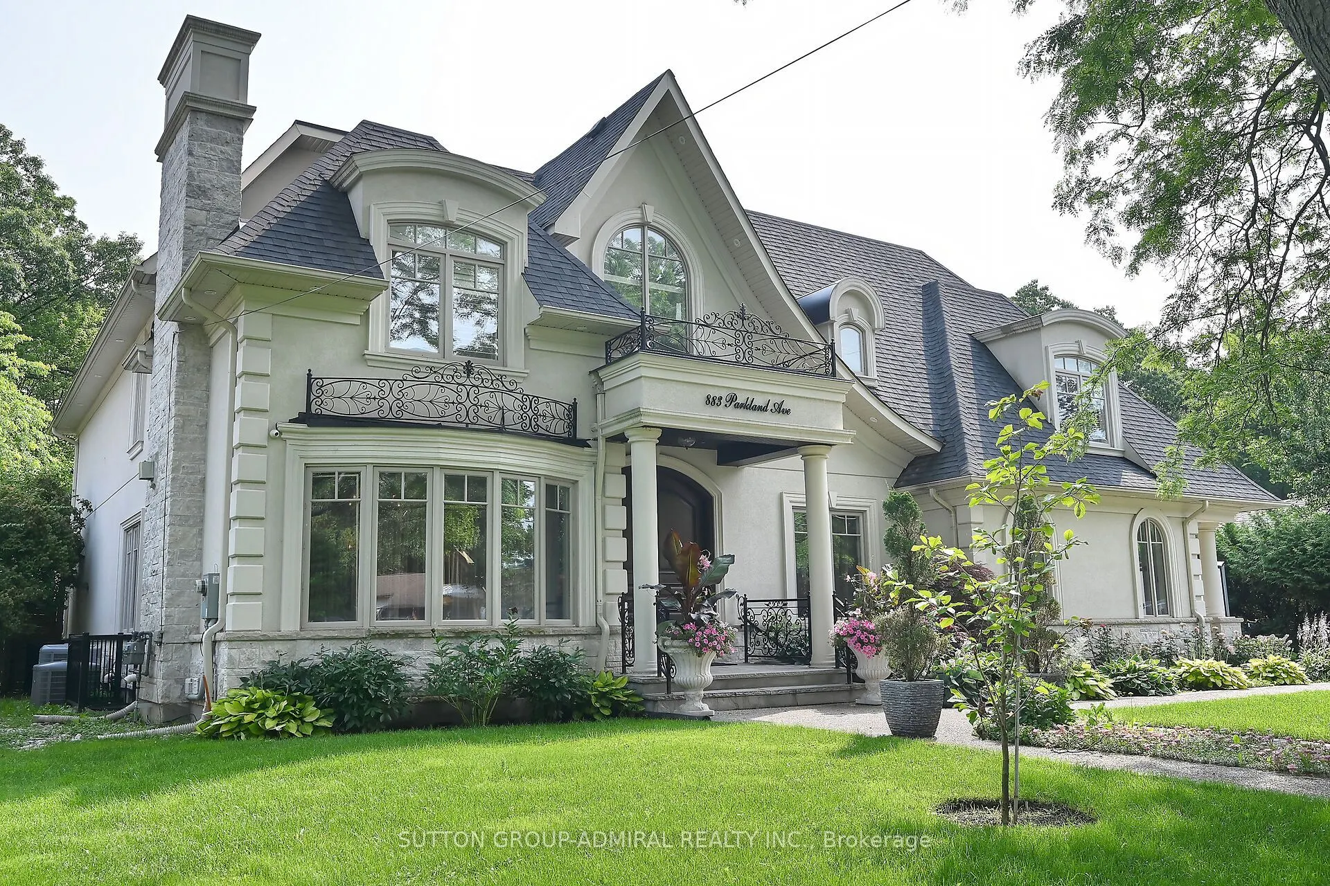 883 Parkland Avenue