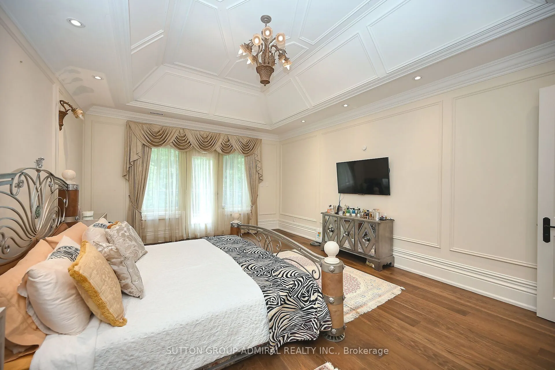 883 Parkland Avenue