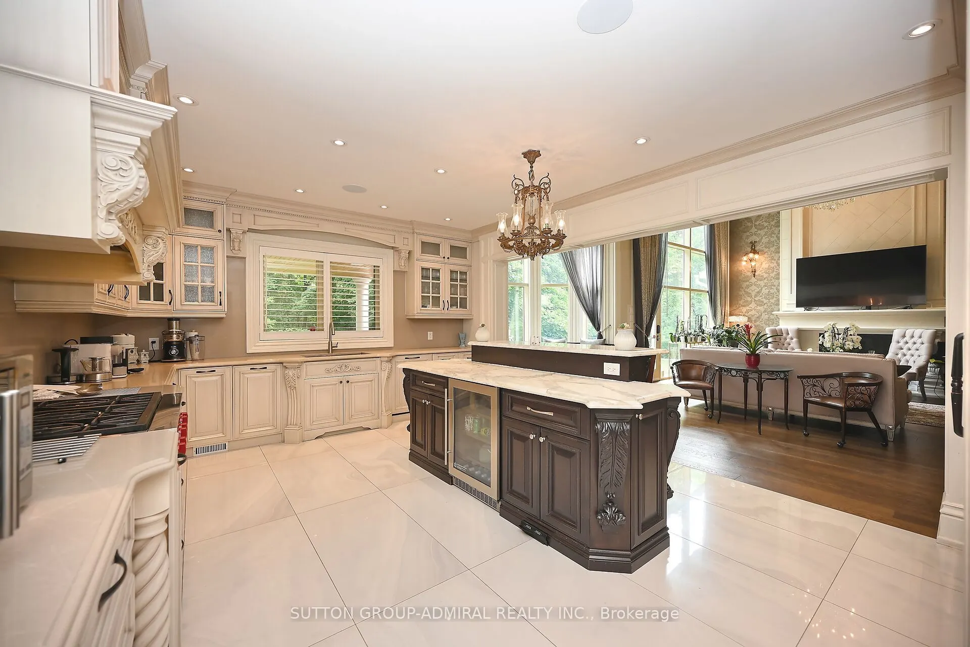 883 Parkland Avenue