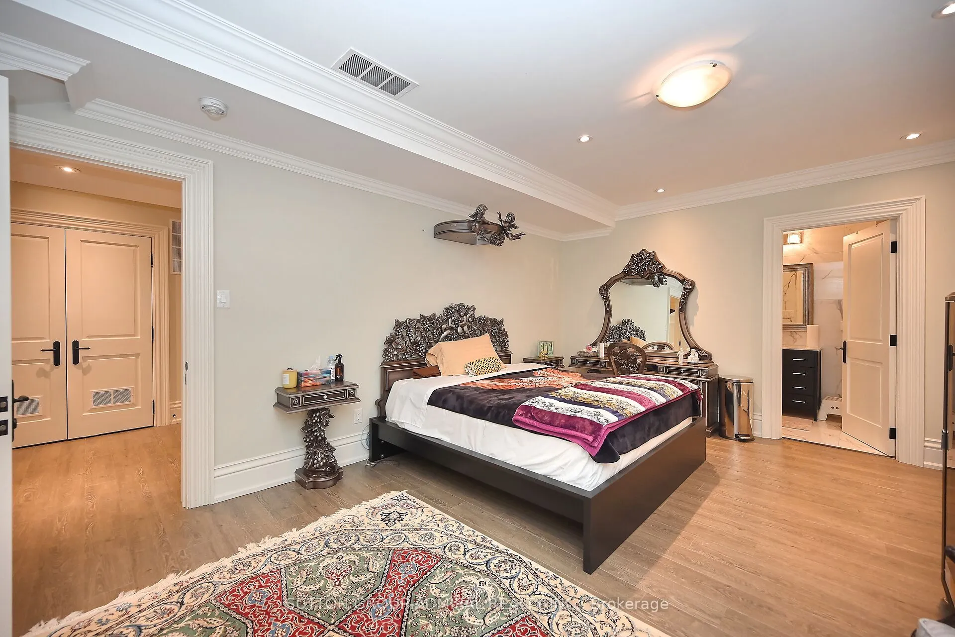 883 Parkland Avenue