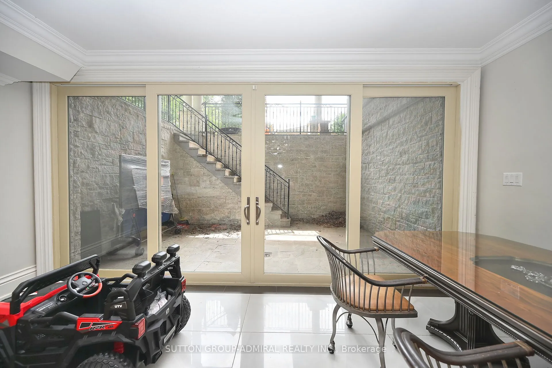 883 Parkland Avenue