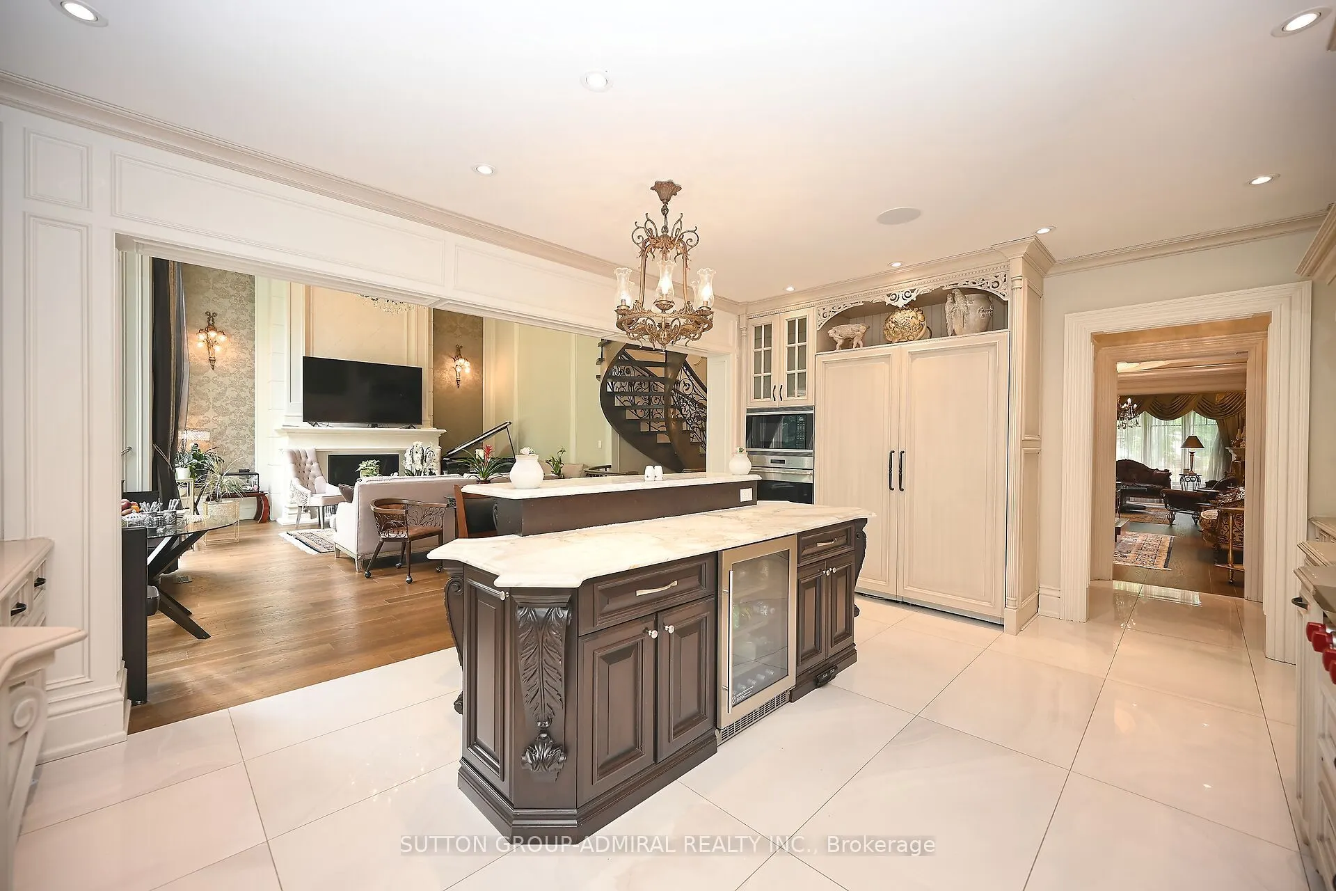 883 Parkland Avenue