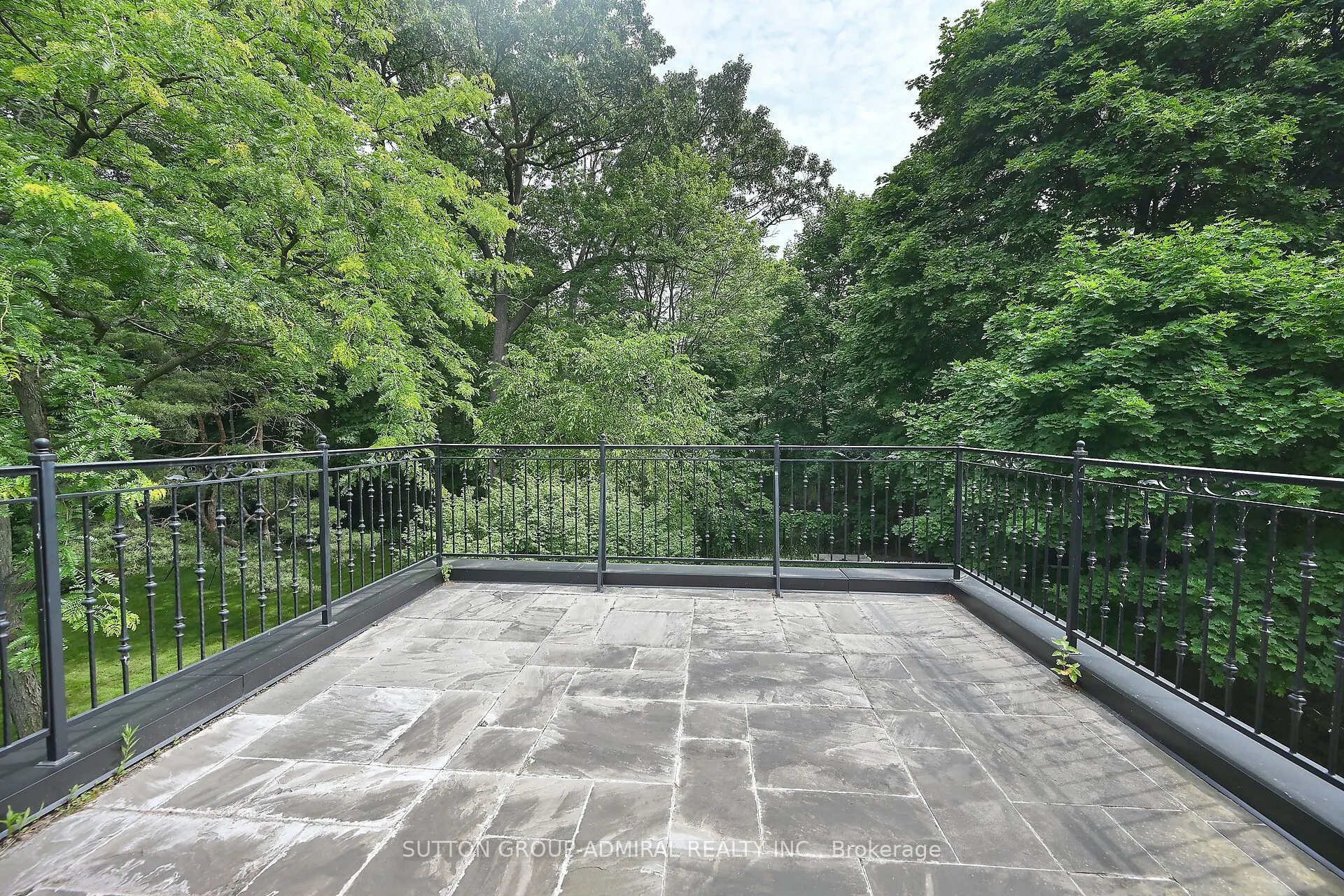 883 Parkland Avenue