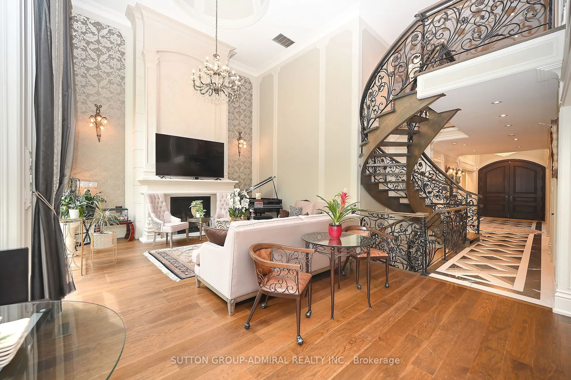 883 Parkland Avenue