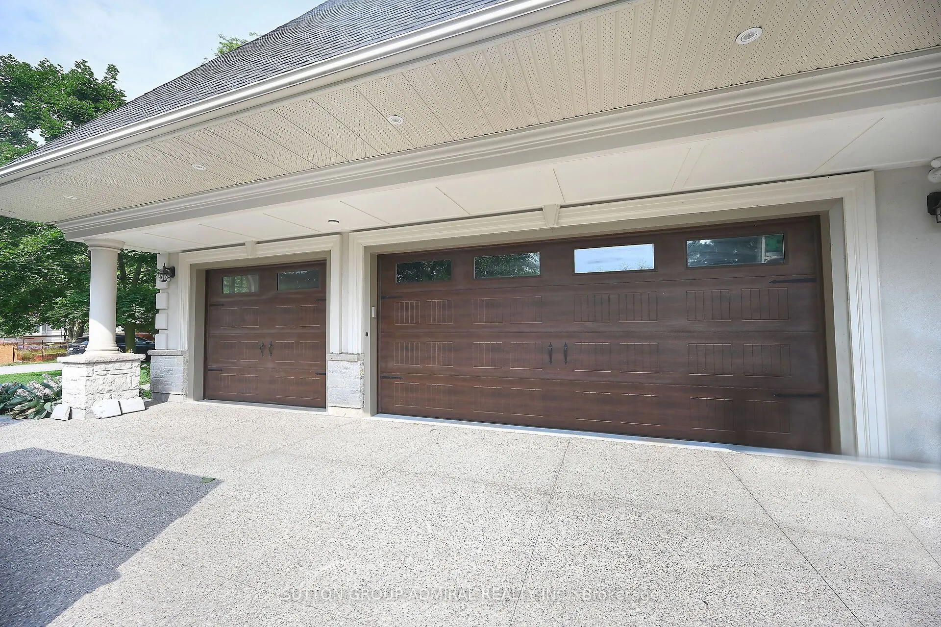 883 Parkland Avenue