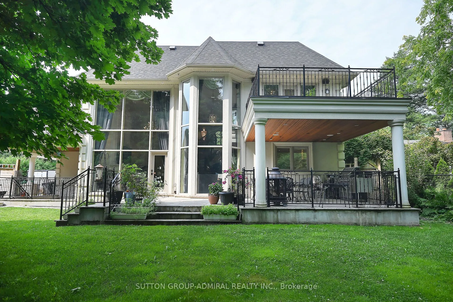 883 Parkland Avenue
