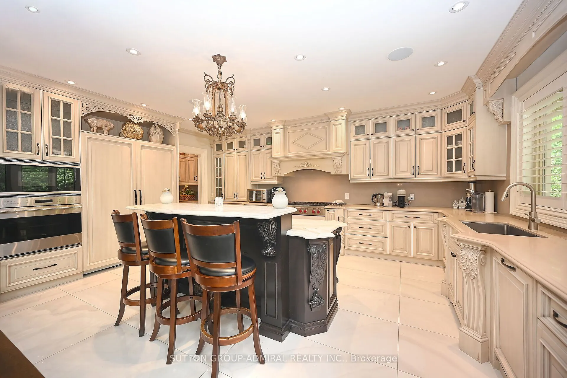 883 Parkland Avenue