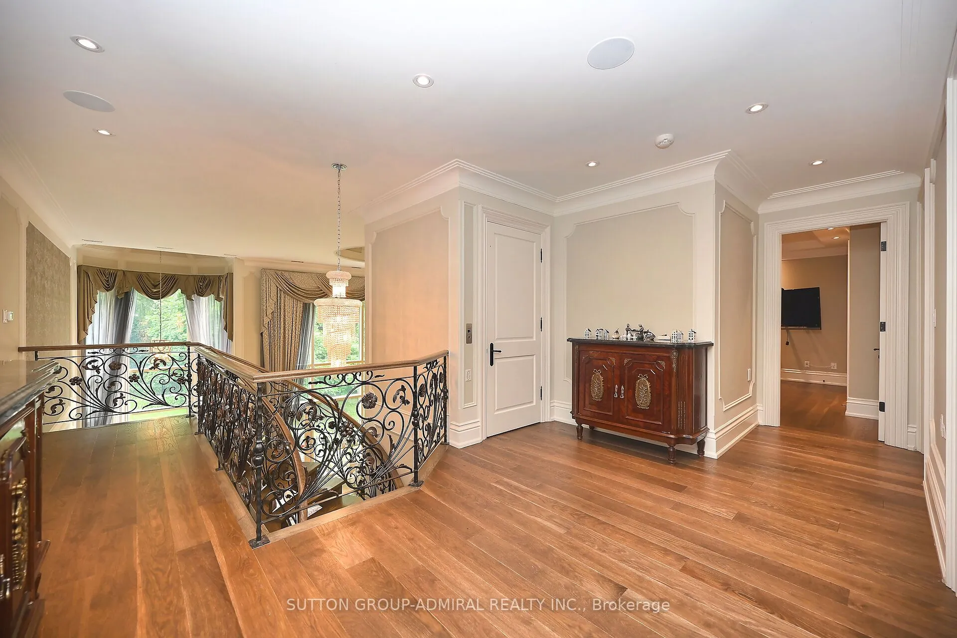 883 Parkland Avenue