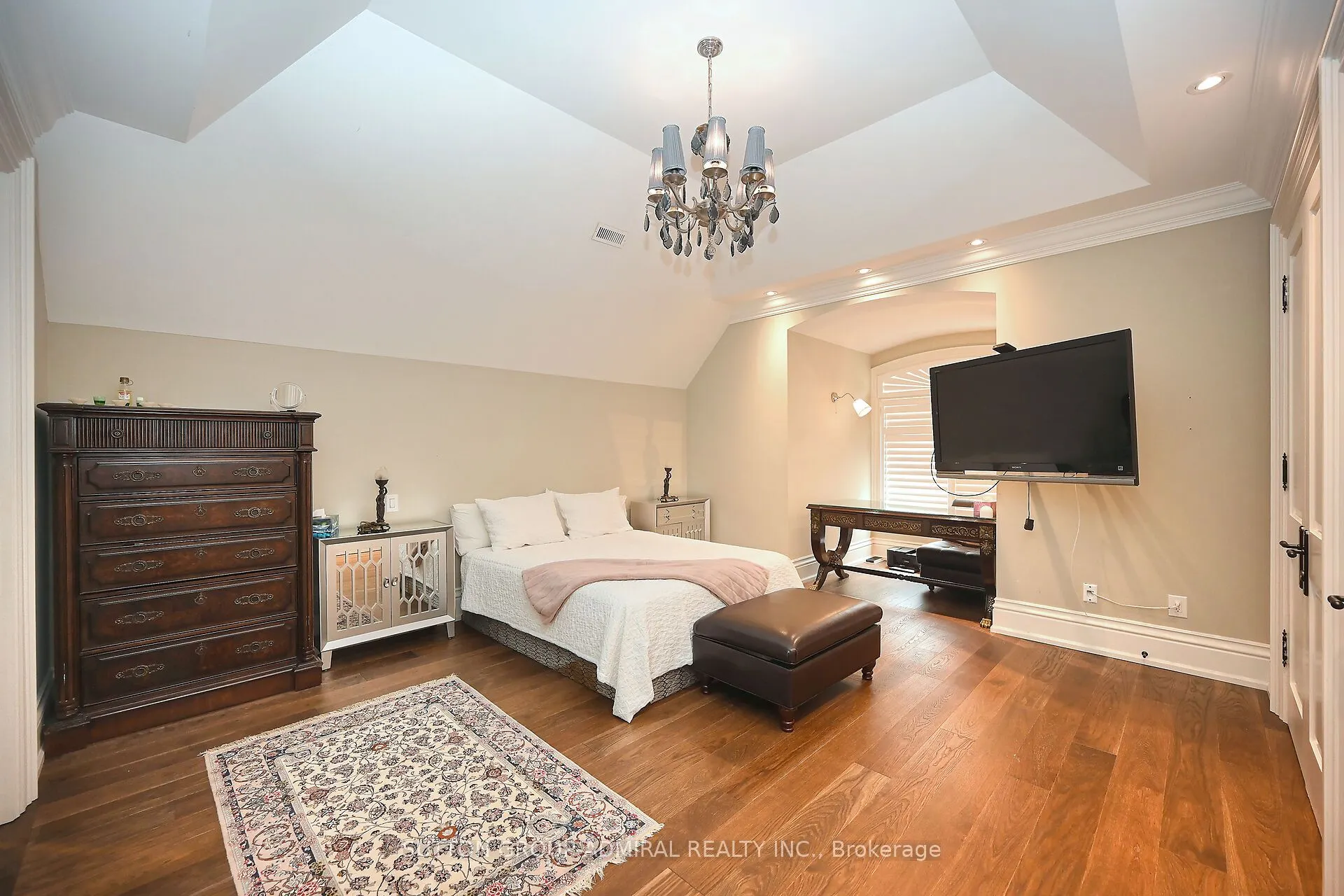 883 Parkland Avenue