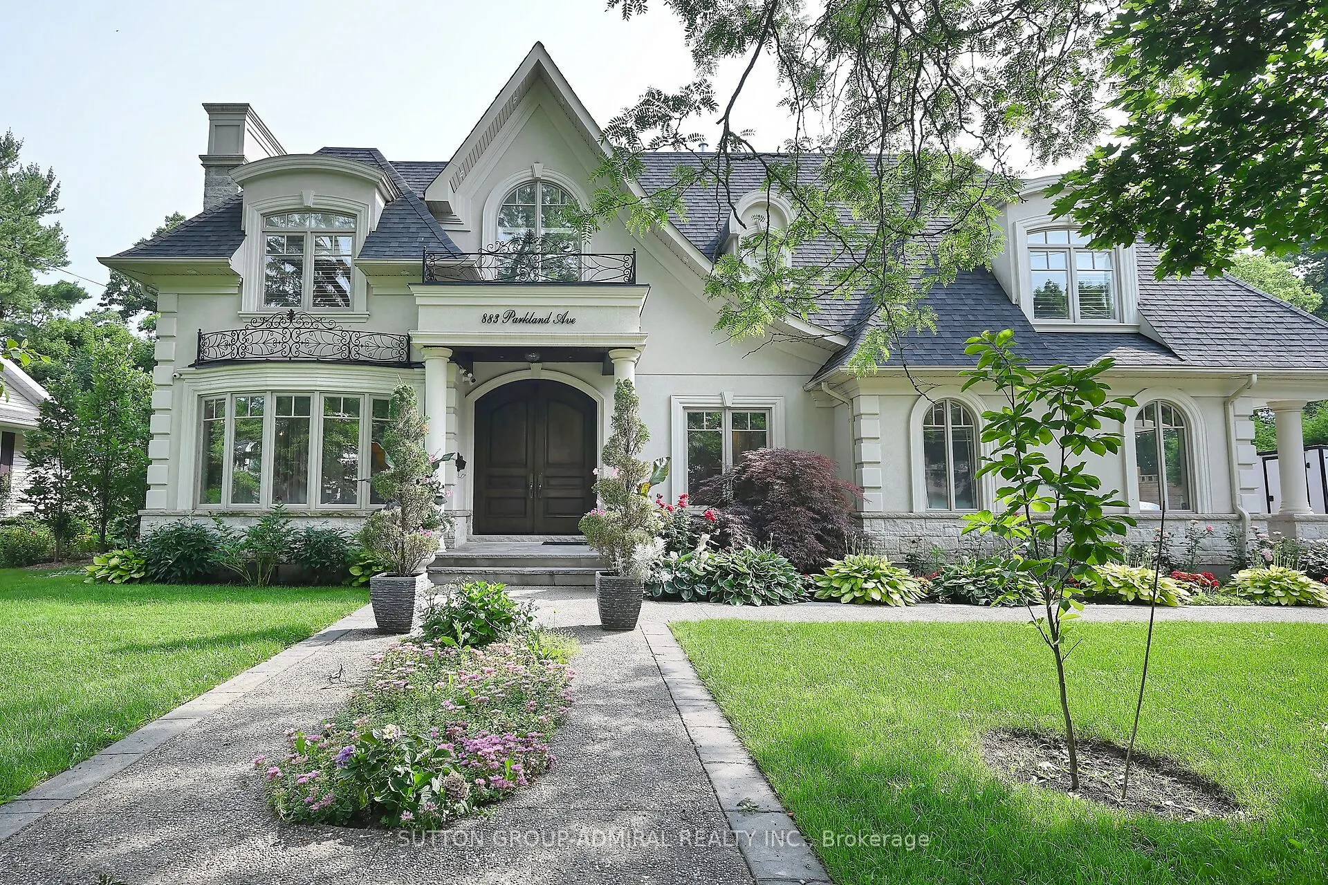 883 Parkland Avenue