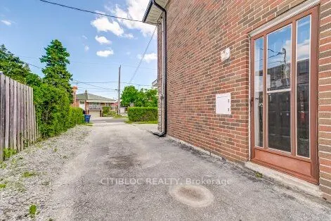 28 Navenby Crescent