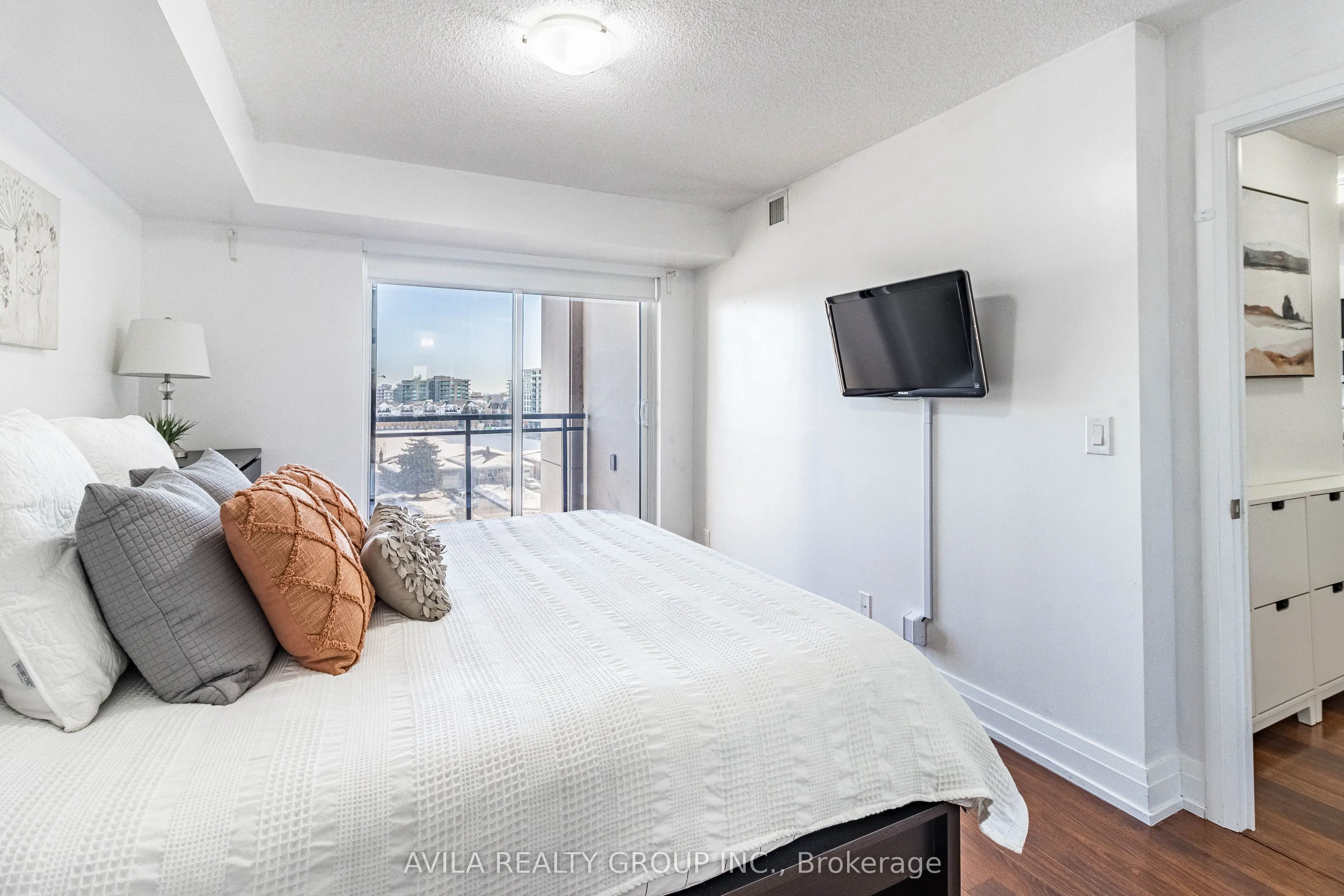 1 De Boers Drive, #606