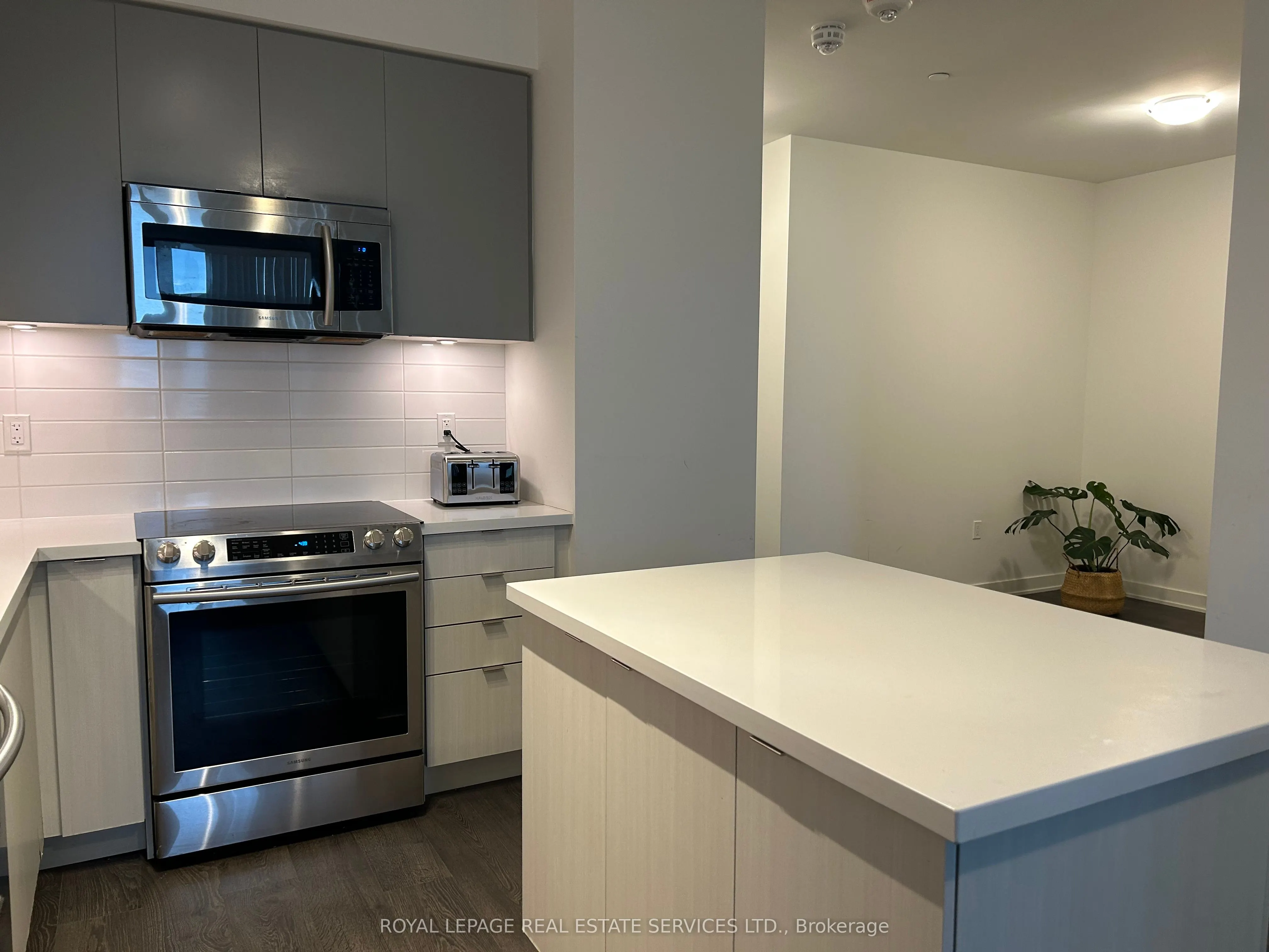 4677 Glen Erin Drive, #906
