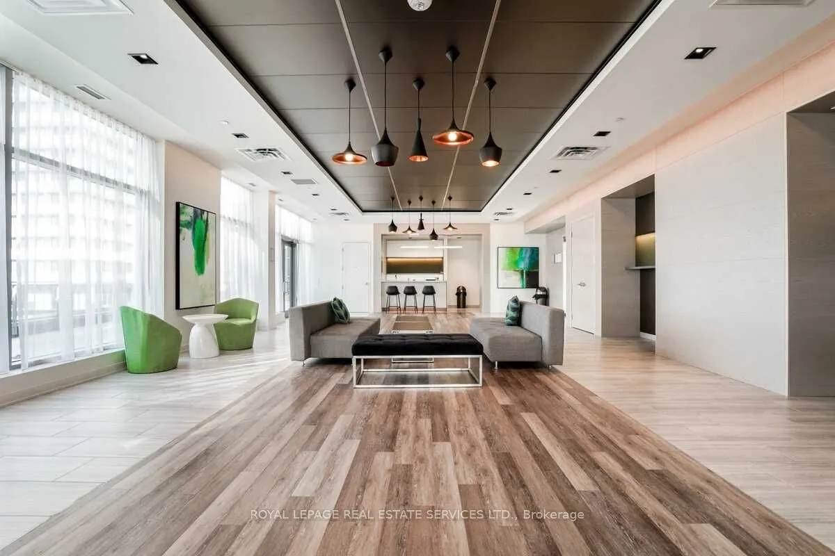 4677 Glen Erin Drive, #906