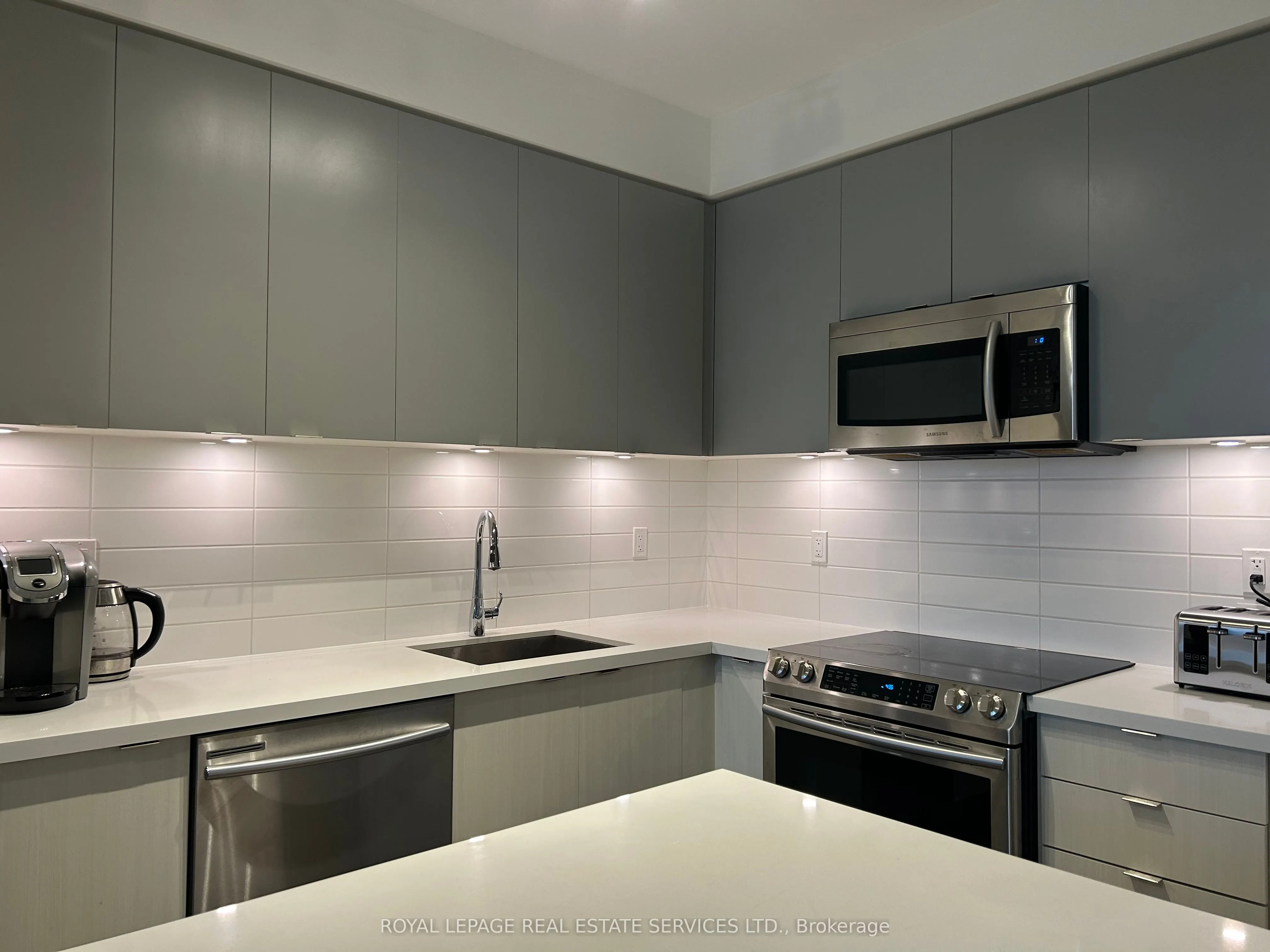 4677 Glen Erin Drive, #906