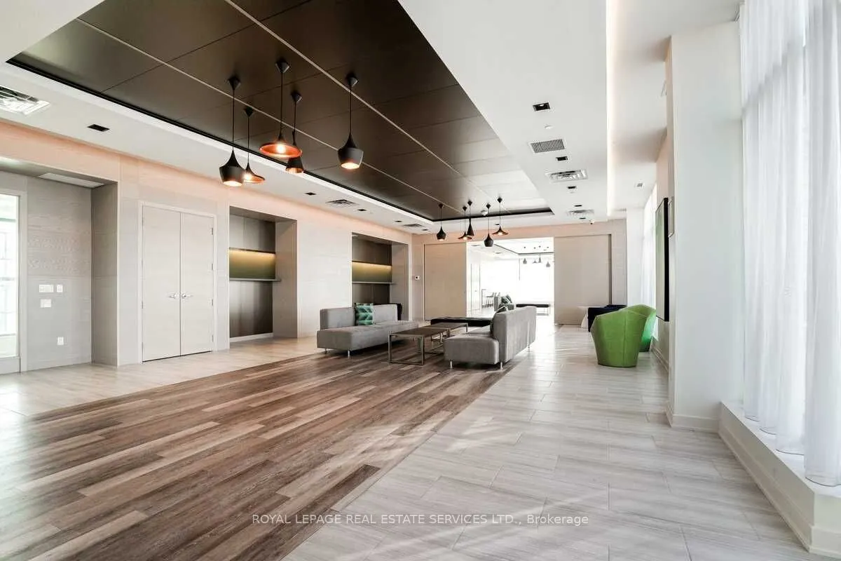 4677 Glen Erin Drive, #906