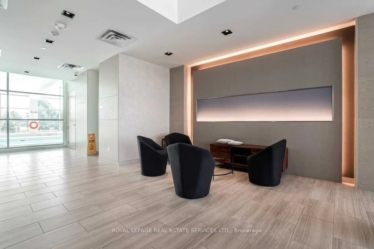 4677 Glen Erin Drive, #906