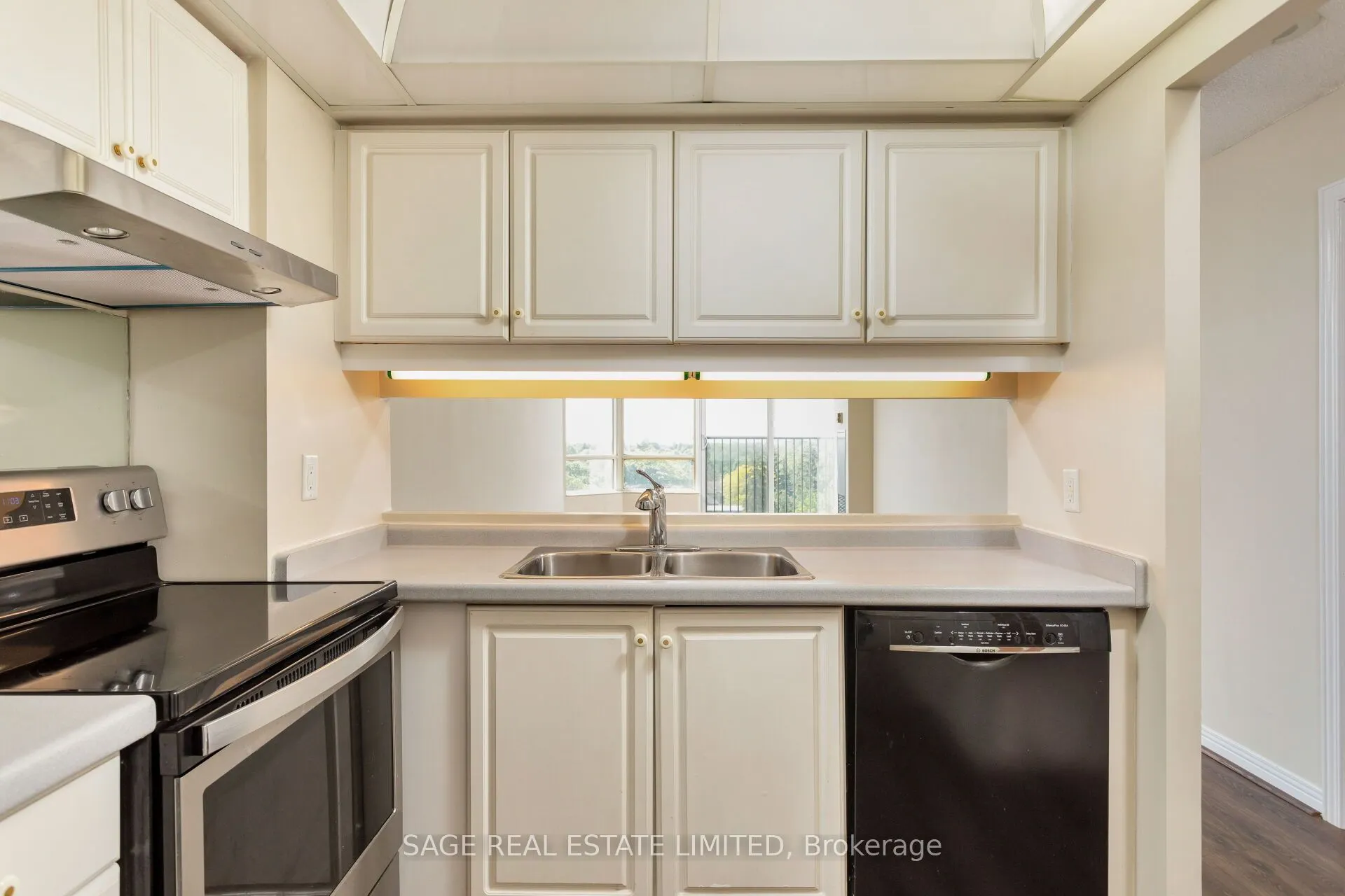 1 Aberfoyle Crescent, #807