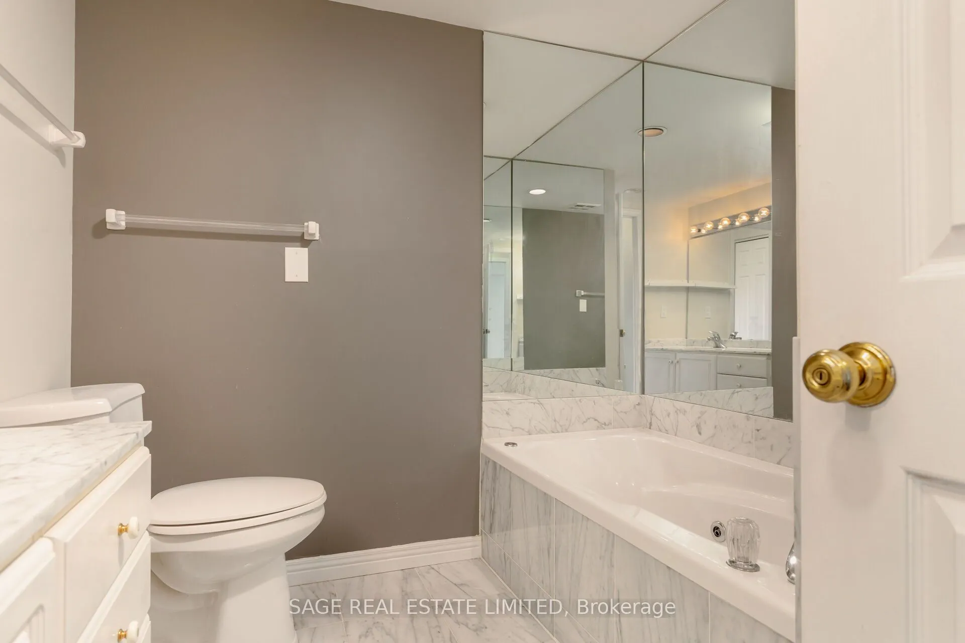 1 Aberfoyle Crescent, #807