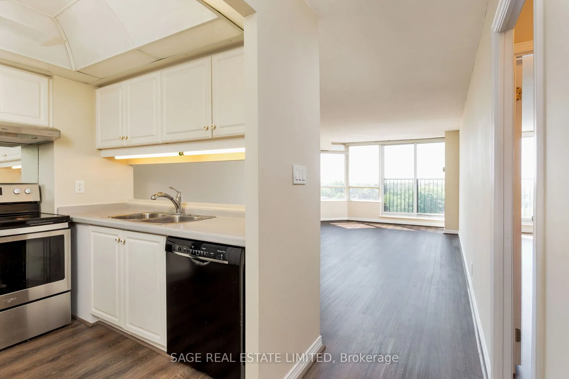 1 Aberfoyle Crescent, #807