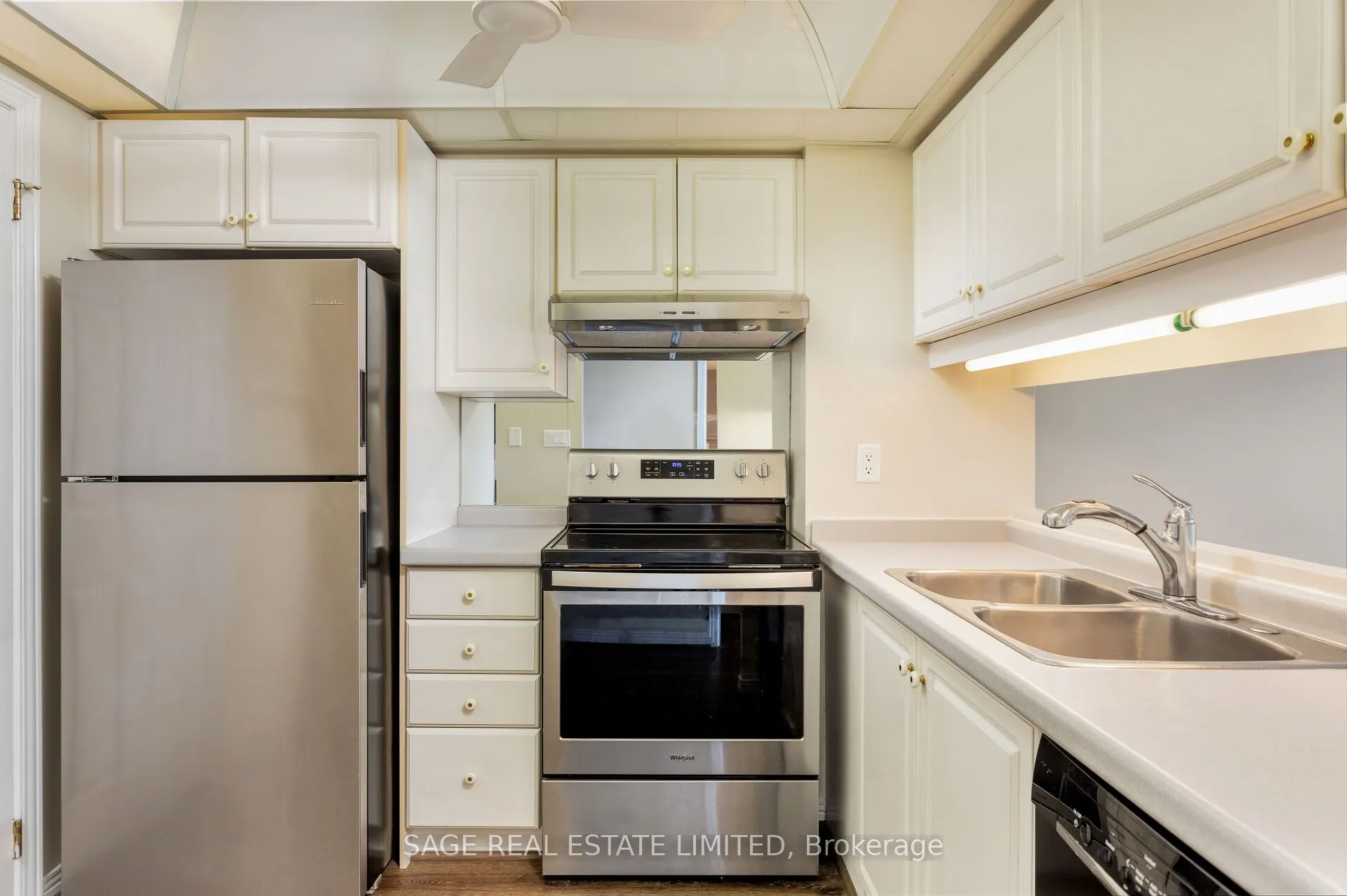 1 Aberfoyle Crescent, #807