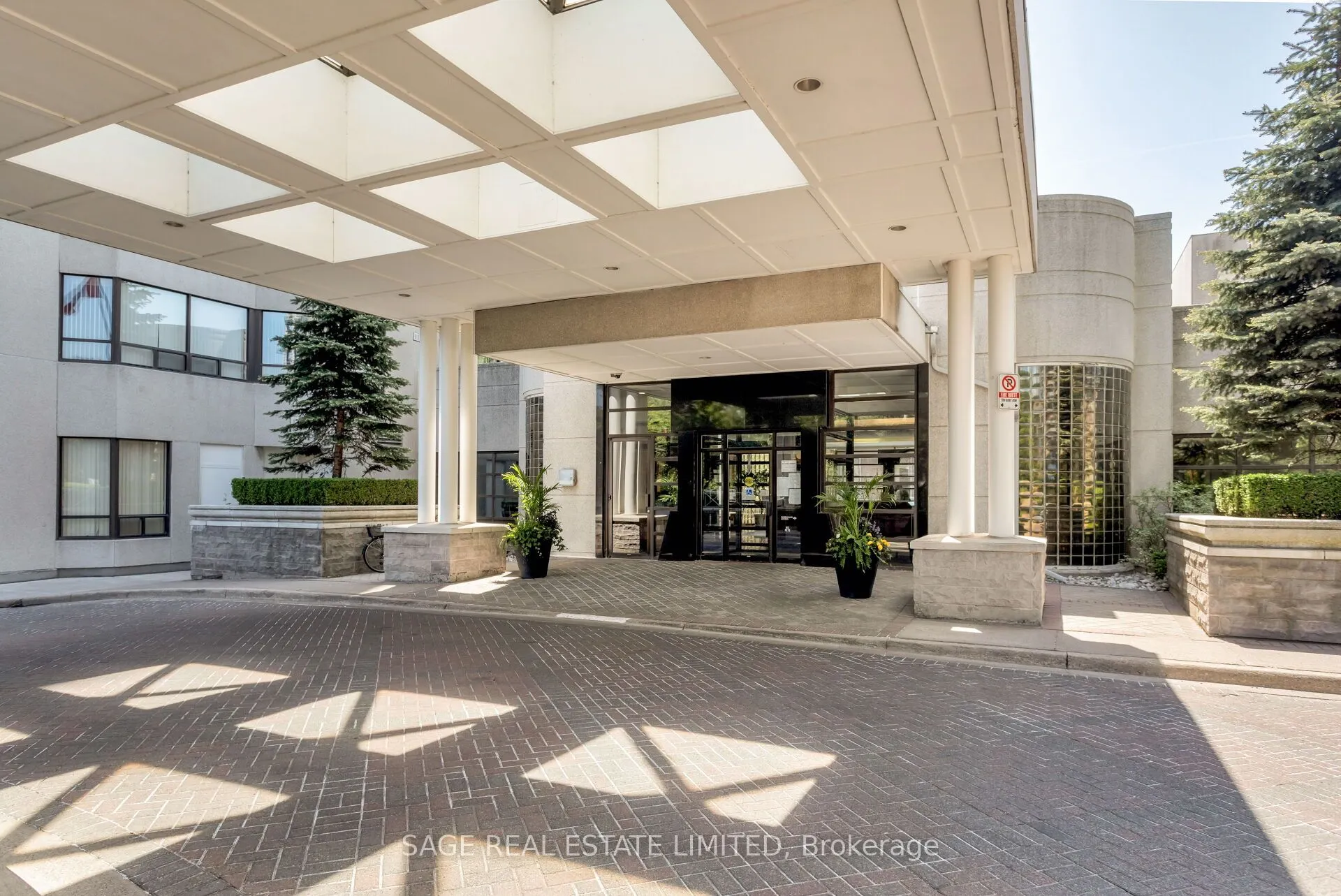1 Aberfoyle Crescent, #807