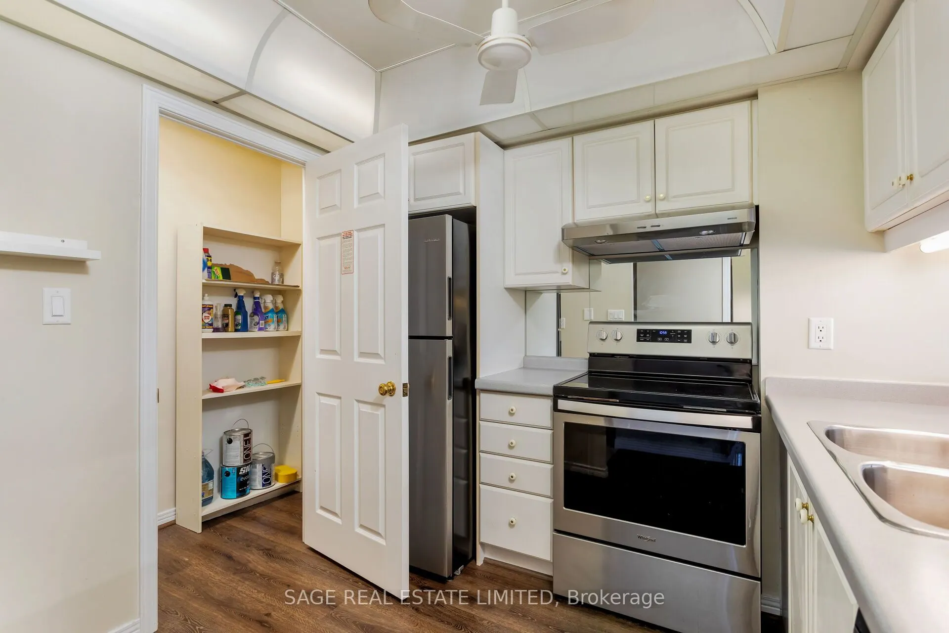 1 Aberfoyle Crescent, #807