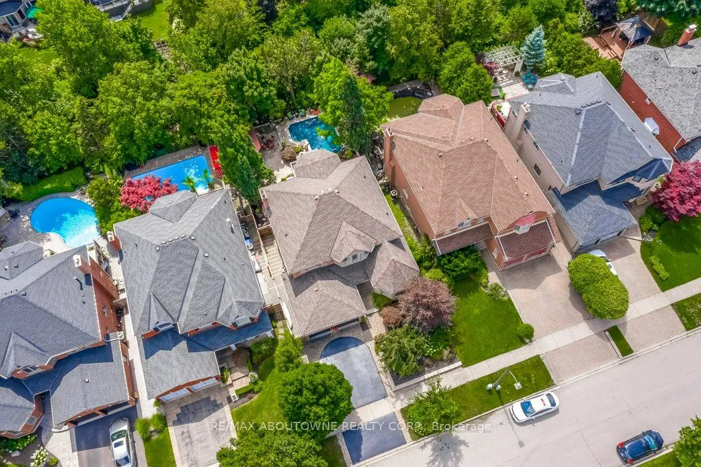 2080 McKerlie Crescent