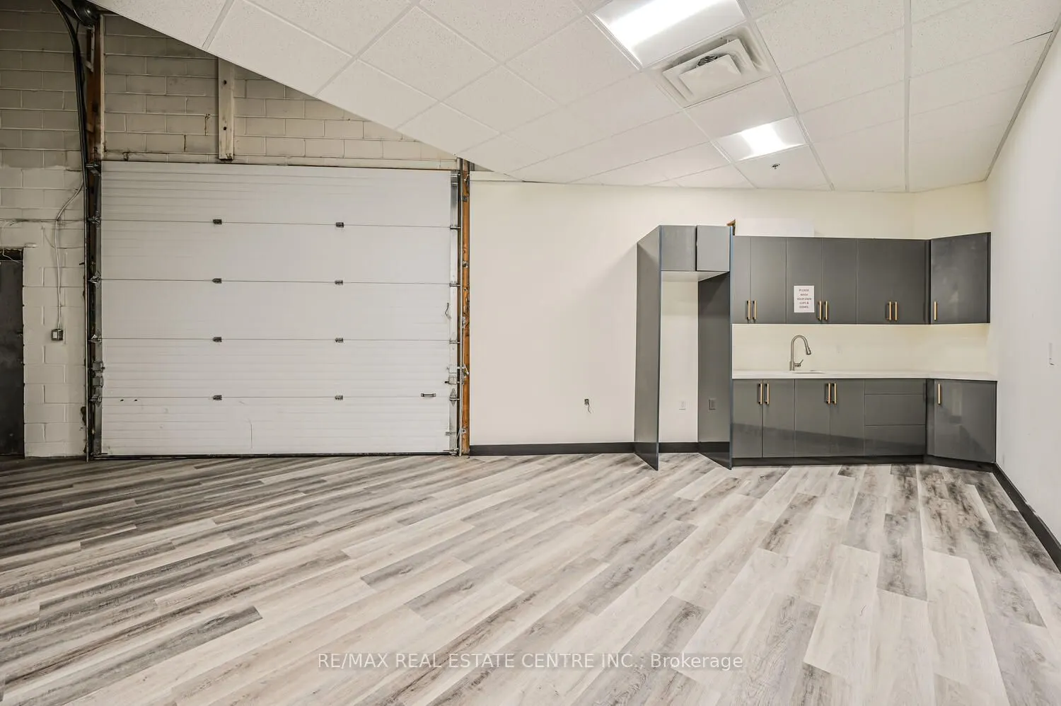 2565 Steeles Avenue E, #22