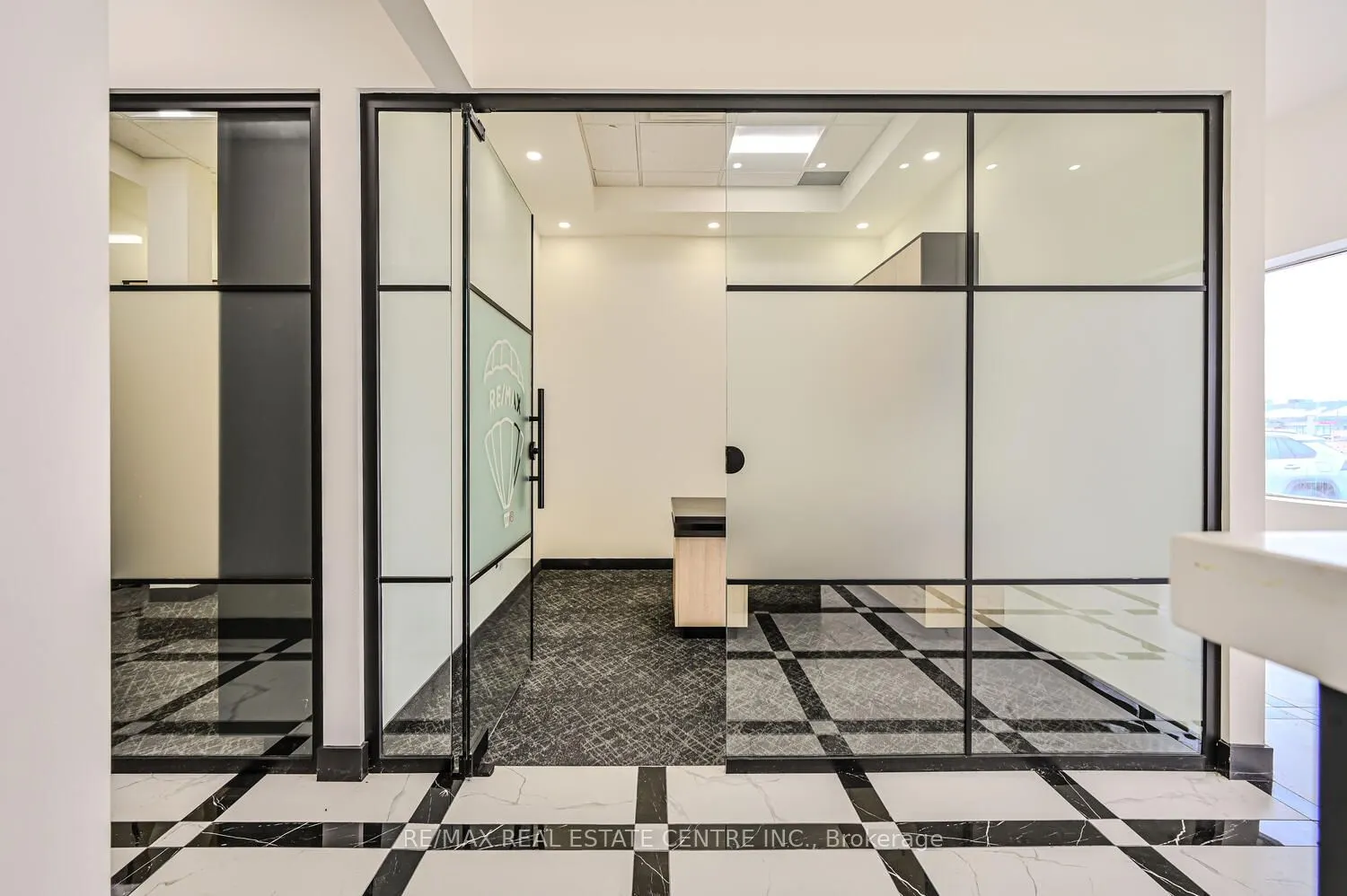 2565 Steeles Avenue E, #22