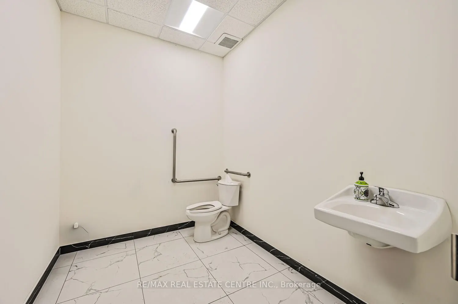 2565 Steeles Avenue E, #22