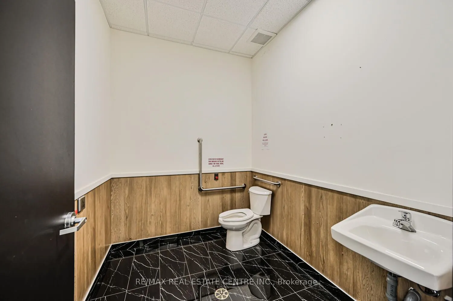 2565 Steeles Avenue E, #22