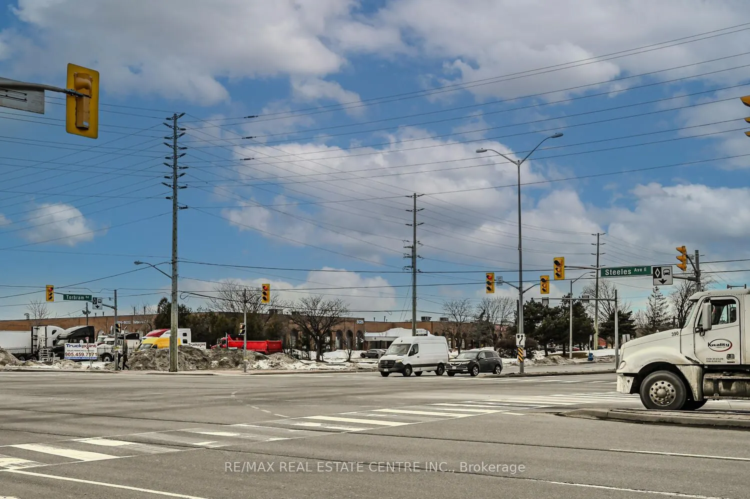 2565 Steeles Avenue E, #22