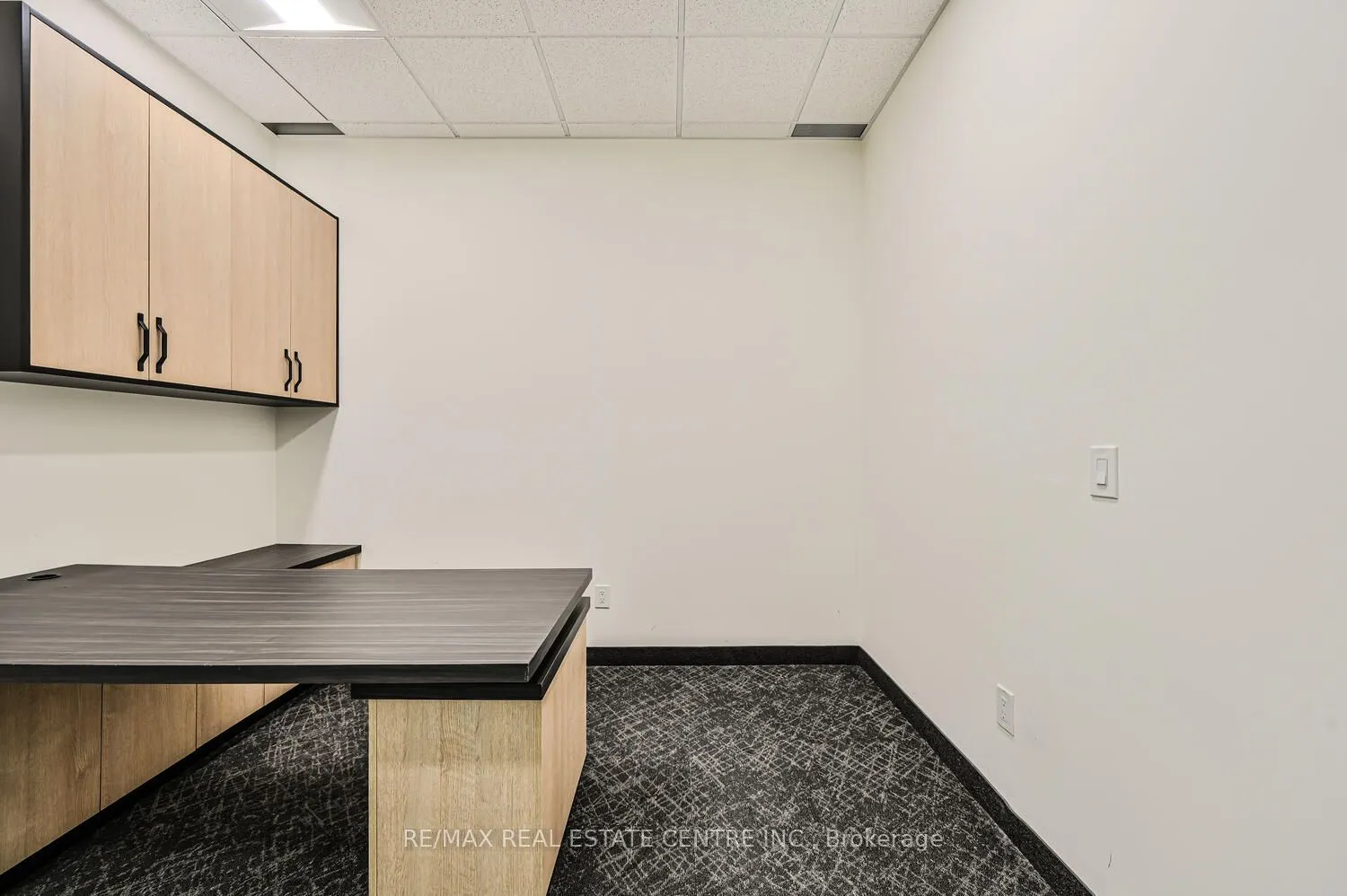 2565 Steeles Avenue E, #22