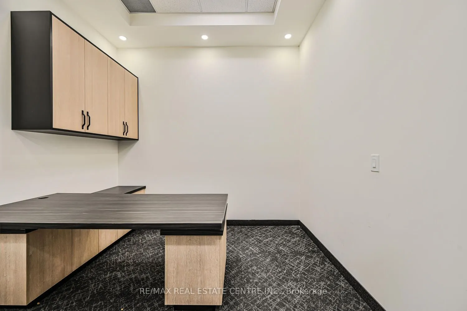 2565 Steeles Avenue E, #22
