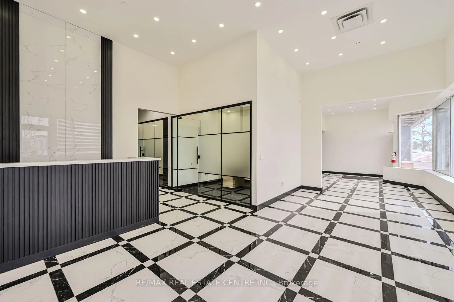 2565 Steeles Avenue E, #22