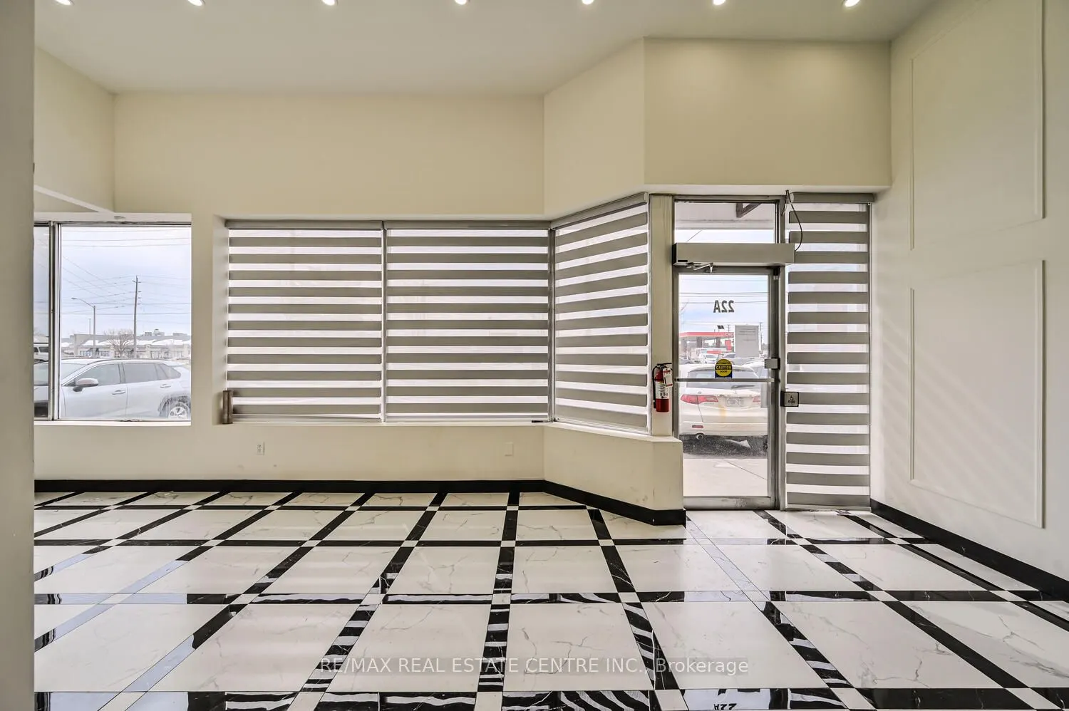 2565 Steeles Avenue E, #22