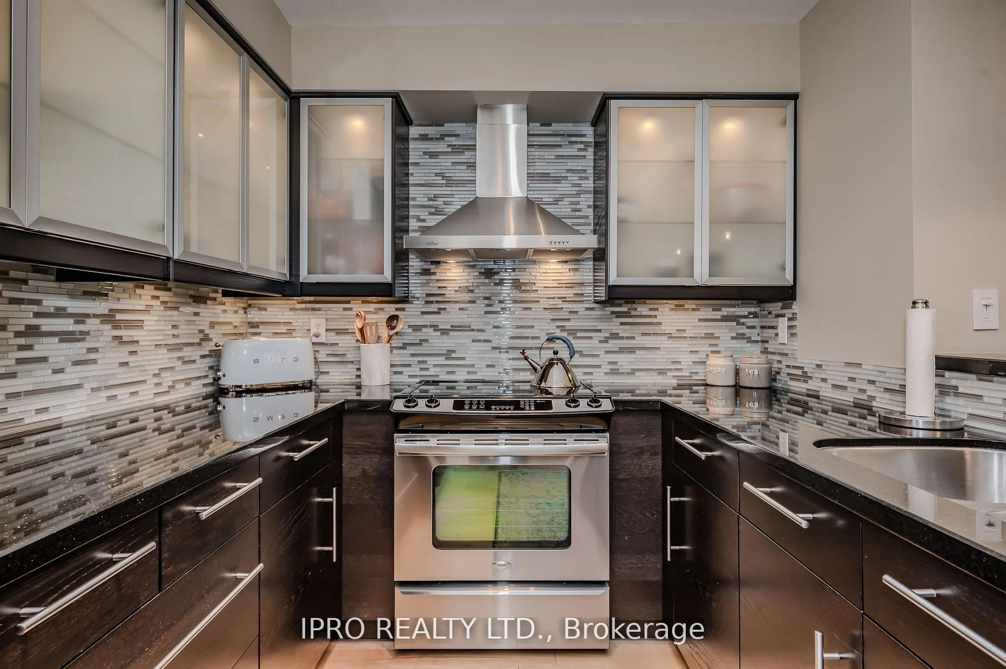 190 Manitoba Street, #605
