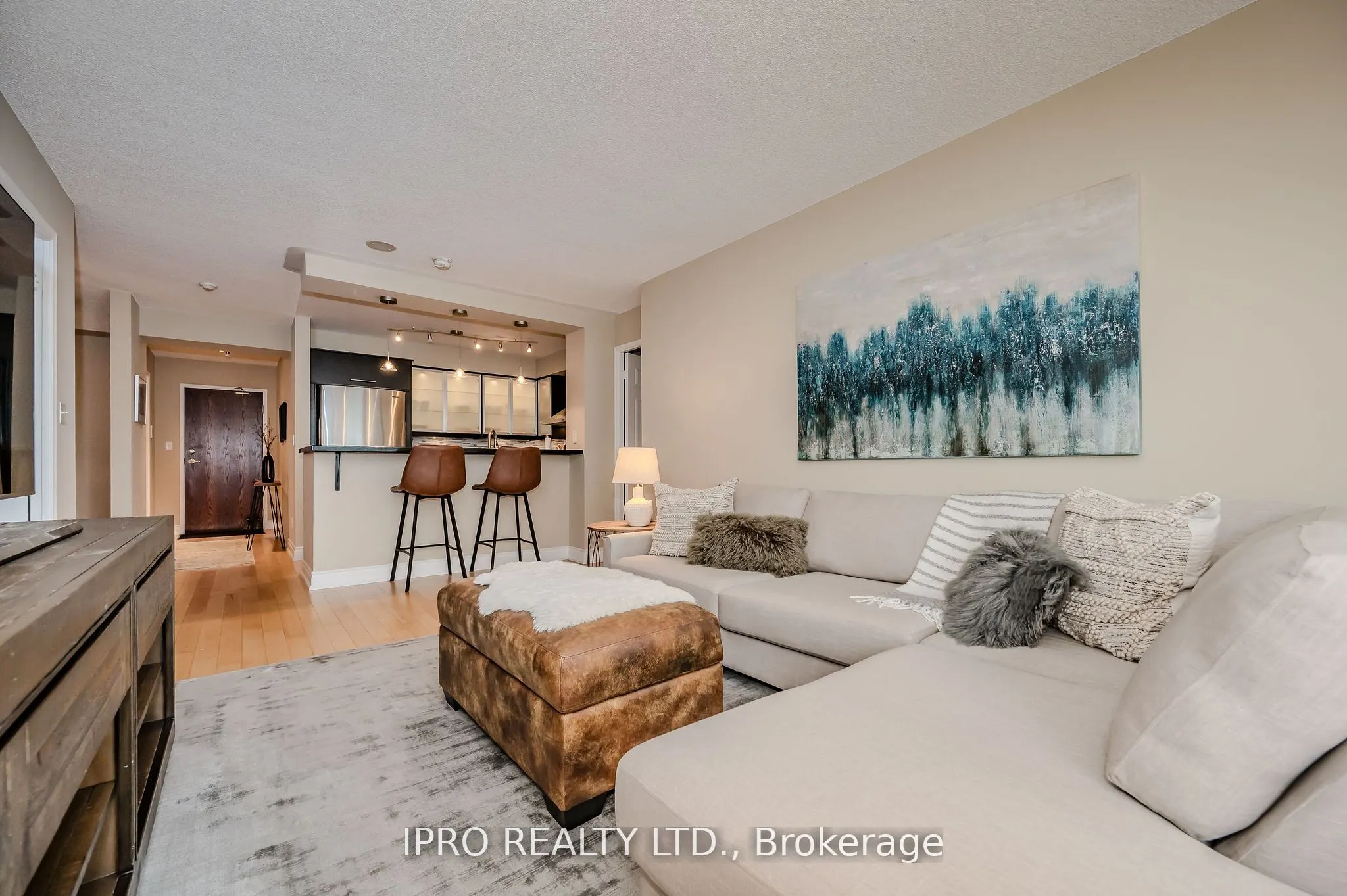 190 Manitoba Street, #605