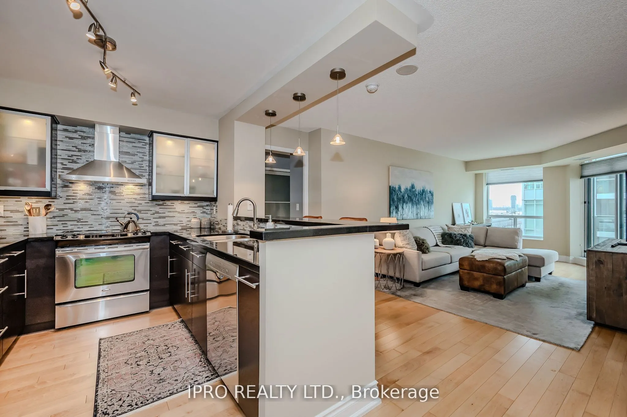190 Manitoba Street, #605