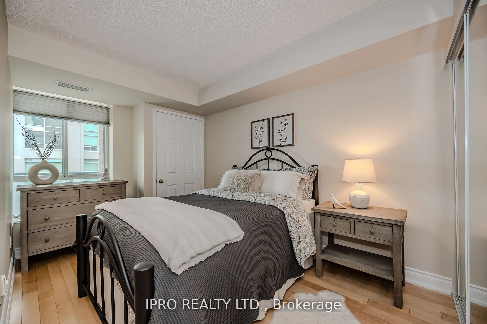 190 Manitoba Street, #605