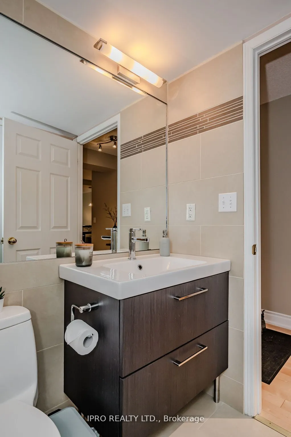 190 Manitoba Street, #605