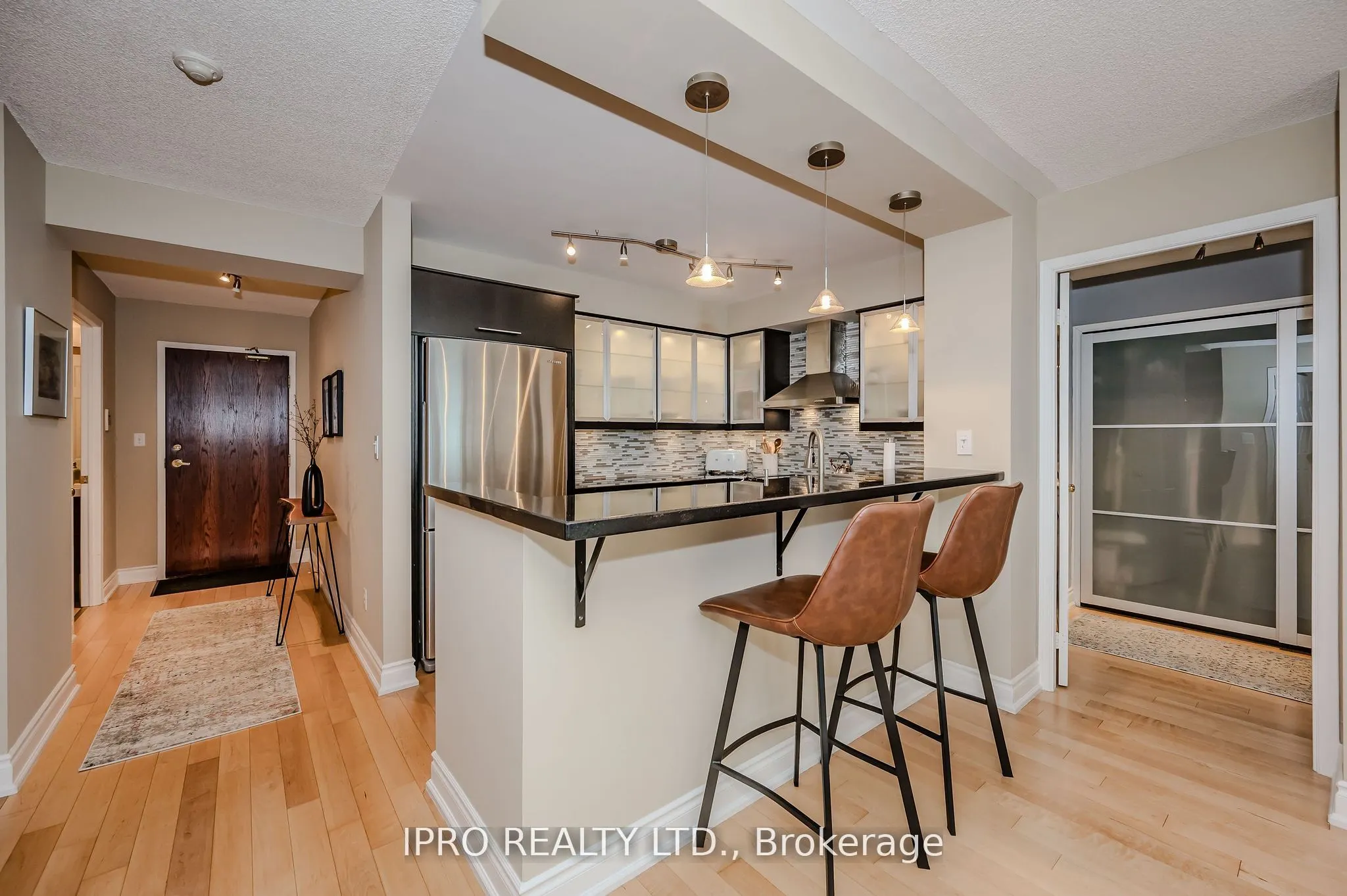 190 Manitoba Street, #605