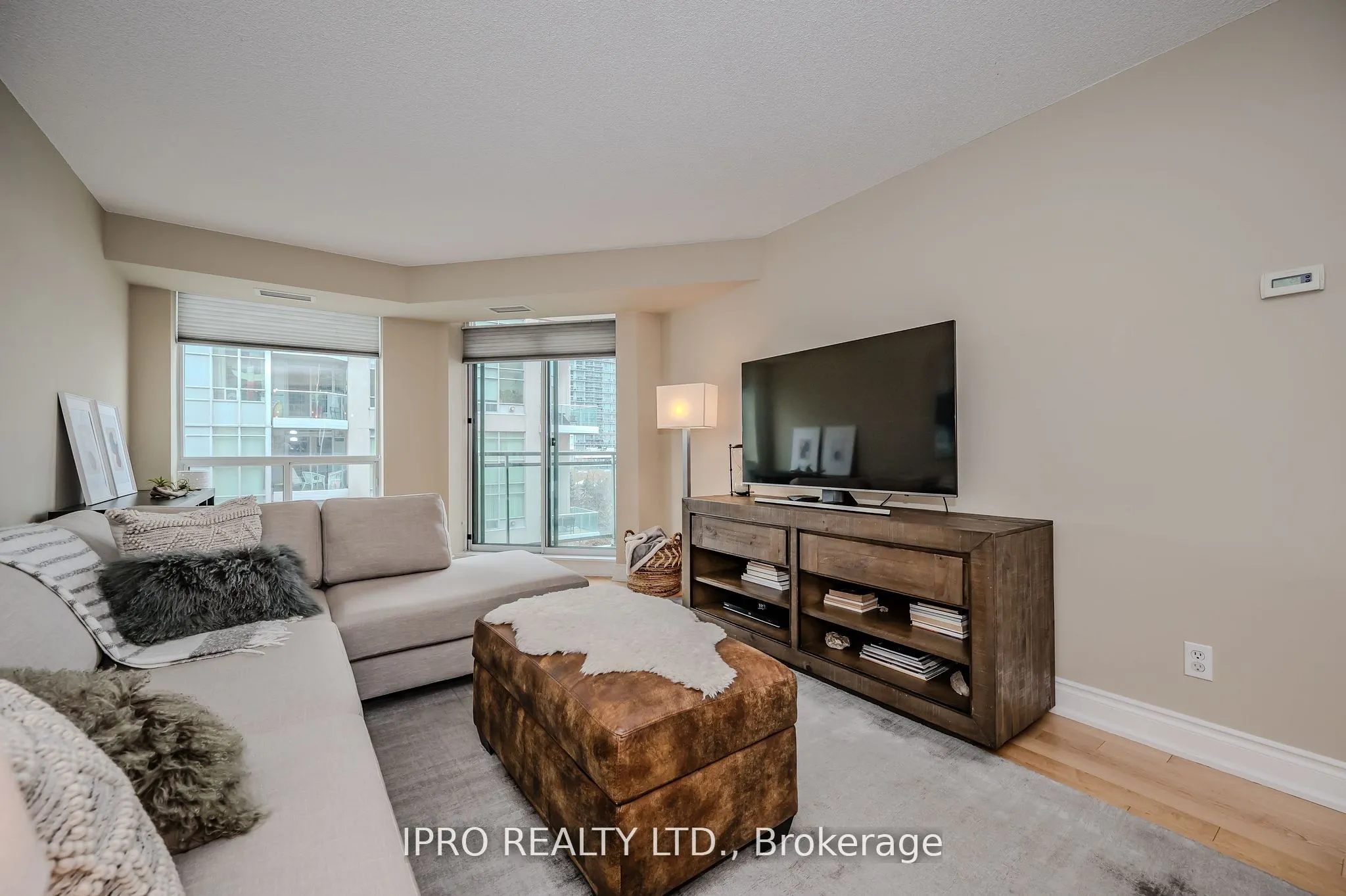 190 Manitoba Street, #605