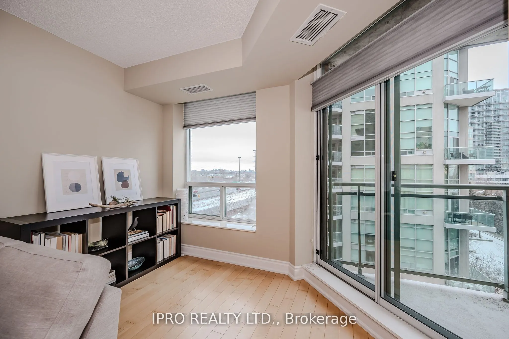 190 Manitoba Street, #605
