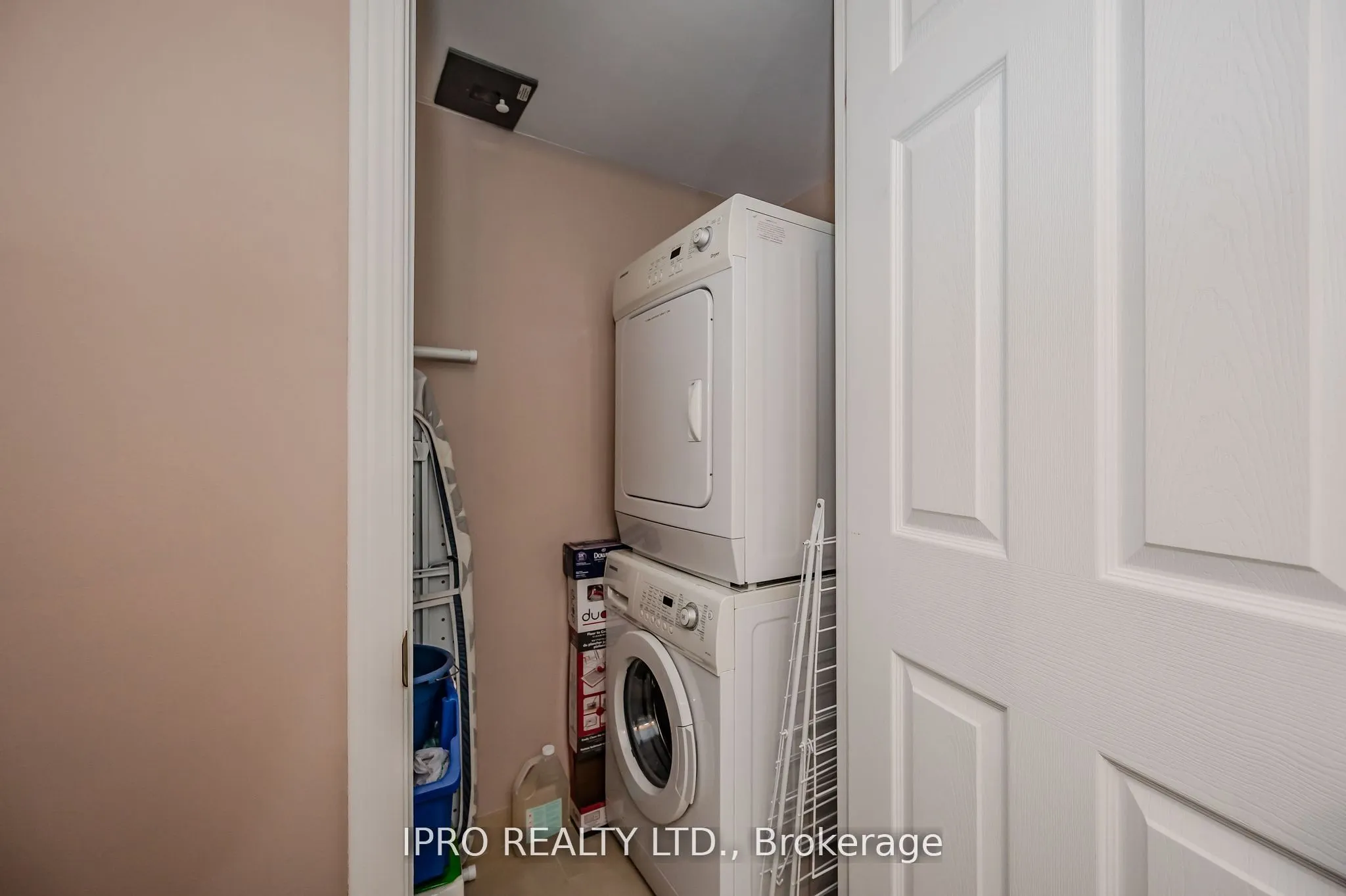 190 Manitoba Street, #605